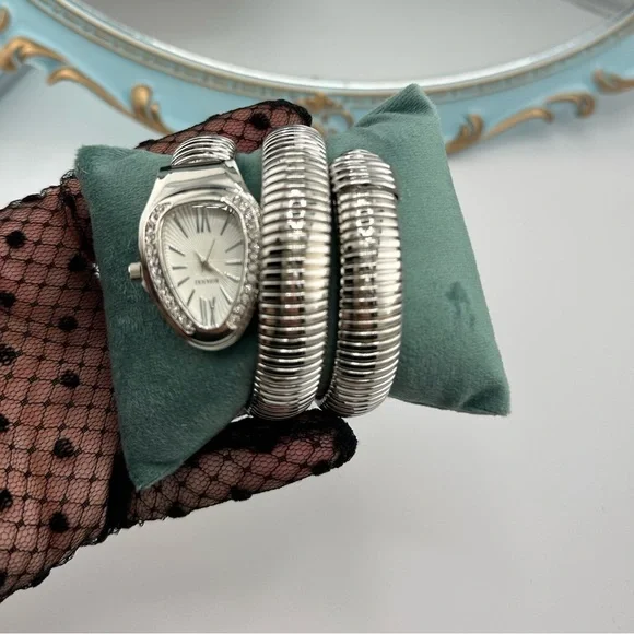 Luxury Serpenti Elegant Gold Wrap Women's Watch - Picture 15 of 17